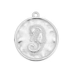 Round motif with textured seahorse pendant - 21,5x24,5mm